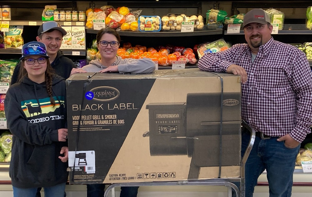 1st prize winner cut knife shop local contest